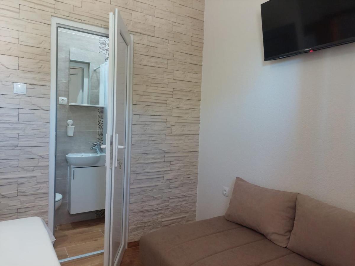 Guest House Keskic 카를로바크 외부 사진